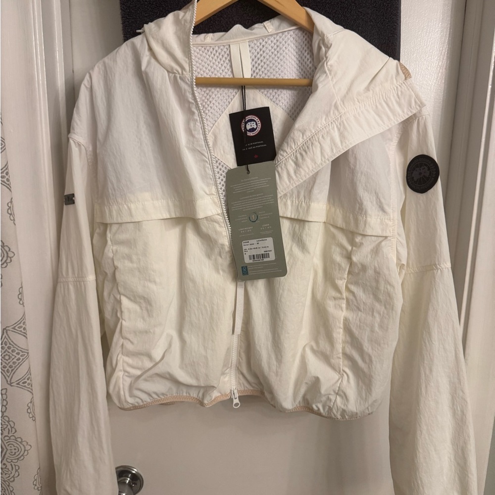 Canada Goose White Utility Jacket with Sporty Design